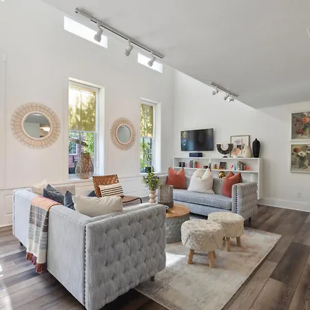 Front Street Loft Carolina Getaway Apartment